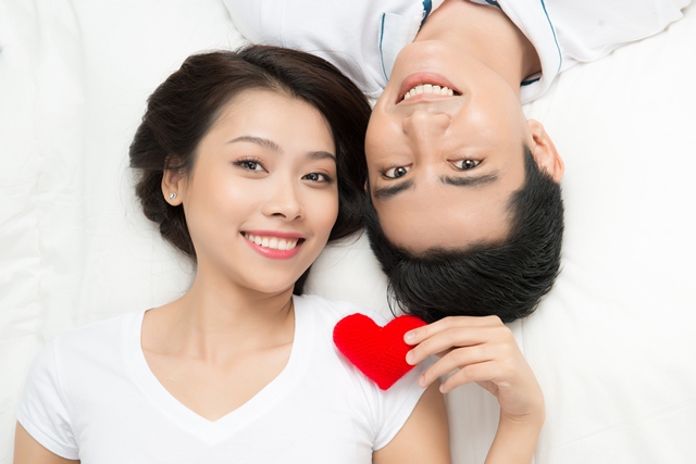 Tips Menjaga Hubungan Tetap Romantis Dengan Pasangan